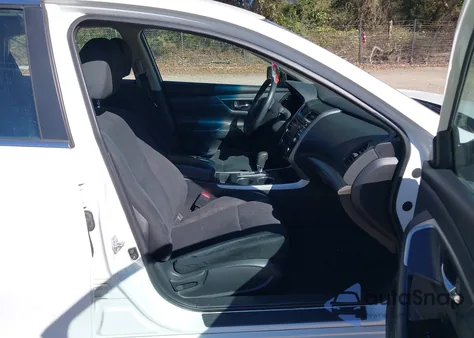 2015 Nissan Altima 2.5 S z USA, uszkodzony, nr VIN 1N4AL3AP6FC250381